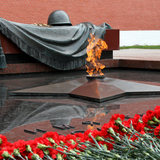 Несмотря на дождь, Путин с непокрытой головой почтил память погибших в ВОВ