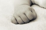 Неизвестная женщина  подбросила в перинатальный центр Братска новорожденного
