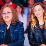 Солнце, венки, идиллия: Игорь Николаев показал совместные фото с женой и дочкой