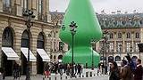 Маккарти решил демонтировать секс-елку в центре Парижа