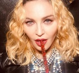 Лицо Мадонны после очередной пластики стало похоже на резиновую маску