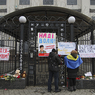Посольство России в Киеве обложилось перед выборами стальными листами