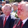 Посла России в Польше облили красной краской