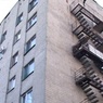 Из окна общежития в Каменске-Уральском выпал малыш 2-х лет
