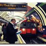 Обнародовано видео, на котором пассажир сталкивает под поезд экс-главу Евротоннеля
