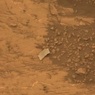 Обнаруженный Curiosity на Марсе «странный объект» оказался обычным камнем