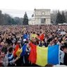 В Кишиневе тысячи людей вышли требовать отставки президента