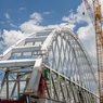 Строители начали устанавливать железнодорожную арку Крымского моста
