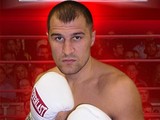 Ковалев защитил три титула чемпиона мира по боксу, одолев Паскаля