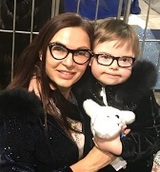 Эвелина Бледанс показала сына Сему, перенесшего тяжелую операцию на ногах