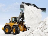 В Петербурге сотрудник МЧС скончался во время уборки снега