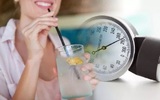 Медики назвали лучшую воду для быстрого снижения давления и холестерина