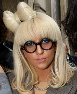 Леди Гага снялась топлес с нарощенными платиновыми волосами(ФОТО)